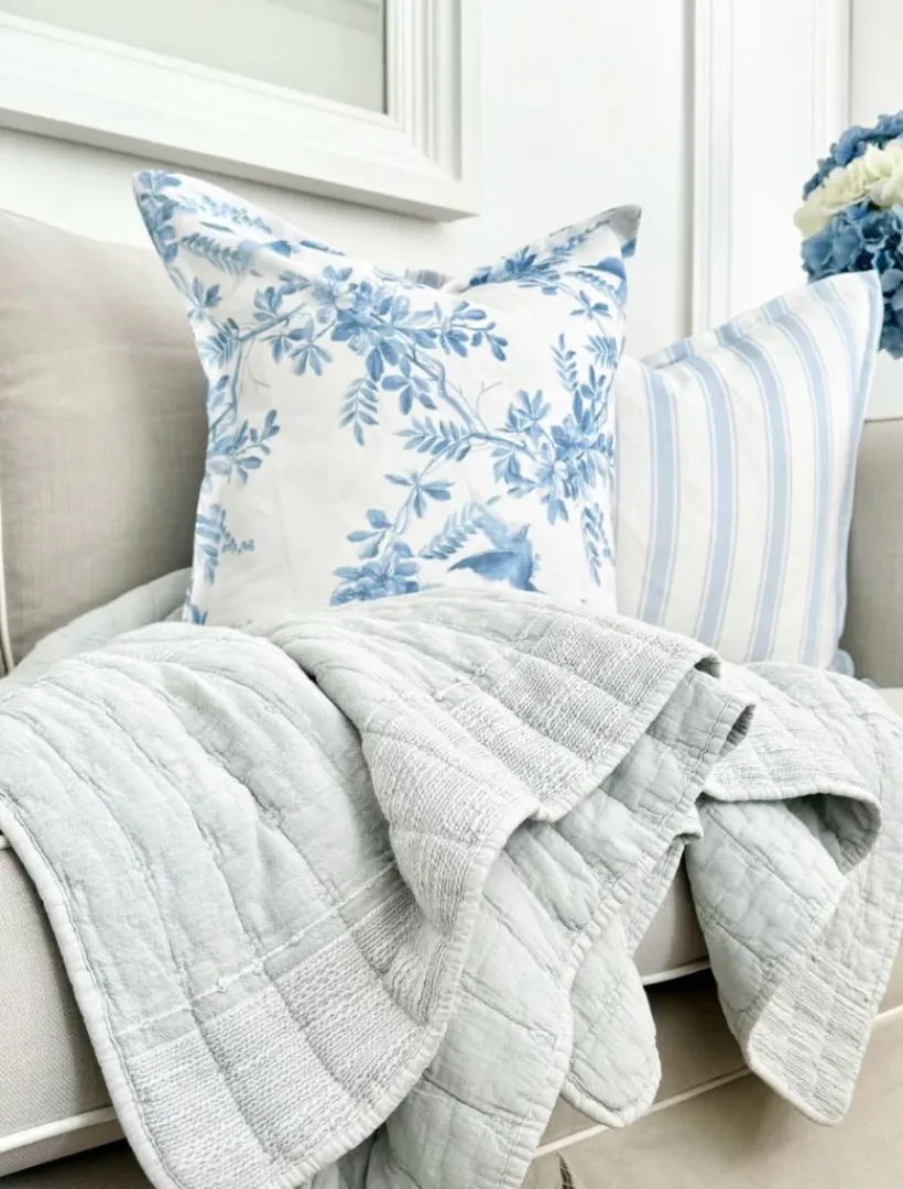 Cushions*Zjoosh Birds in Flight Linen Cushion Light Blue LightBlue